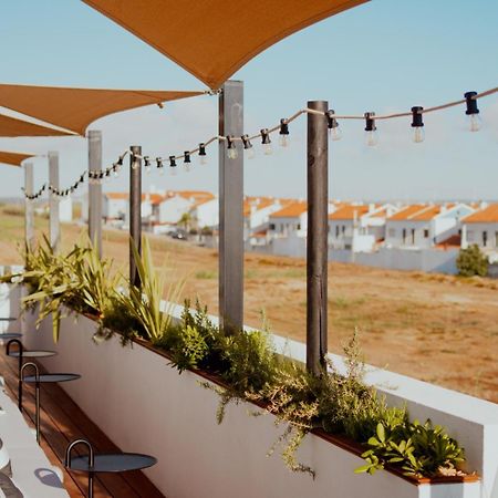 The Salty Pelican Yoga & Surf Retreat Hotel Peniche Exterior foto