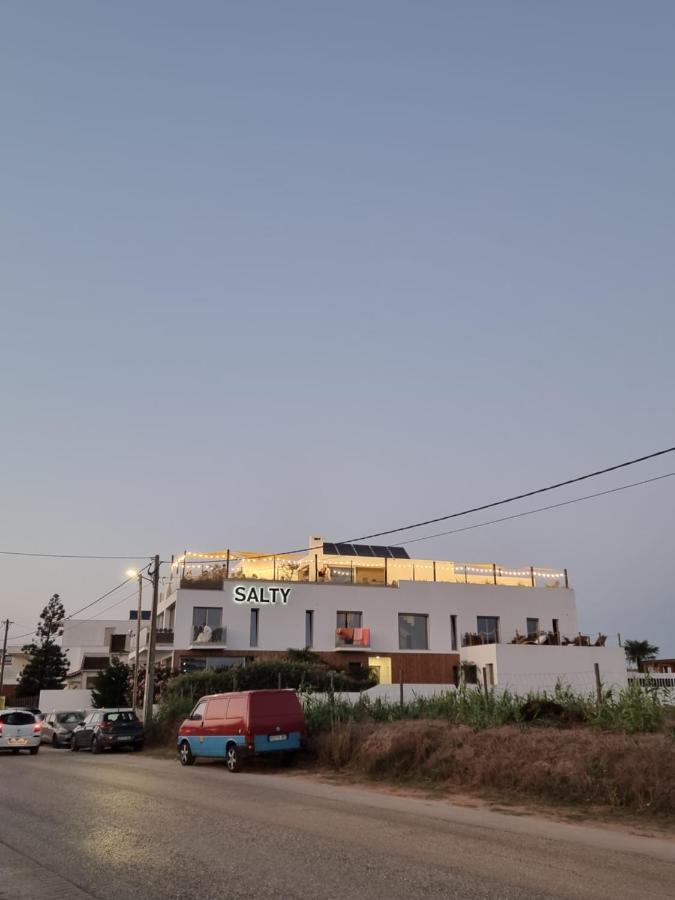 The Salty Pelican Yoga & Surf Retreat Hotel Peniche Exterior foto