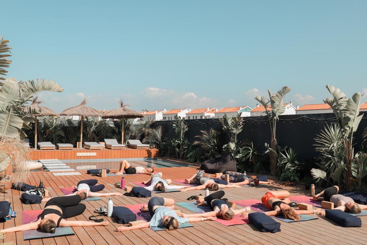 The Salty Pelican Yoga & Surf Retreat Hotel Peniche Exterior foto