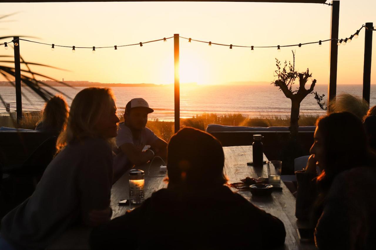 The Salty Pelican Yoga & Surf Retreat Hotel Peniche Exterior foto