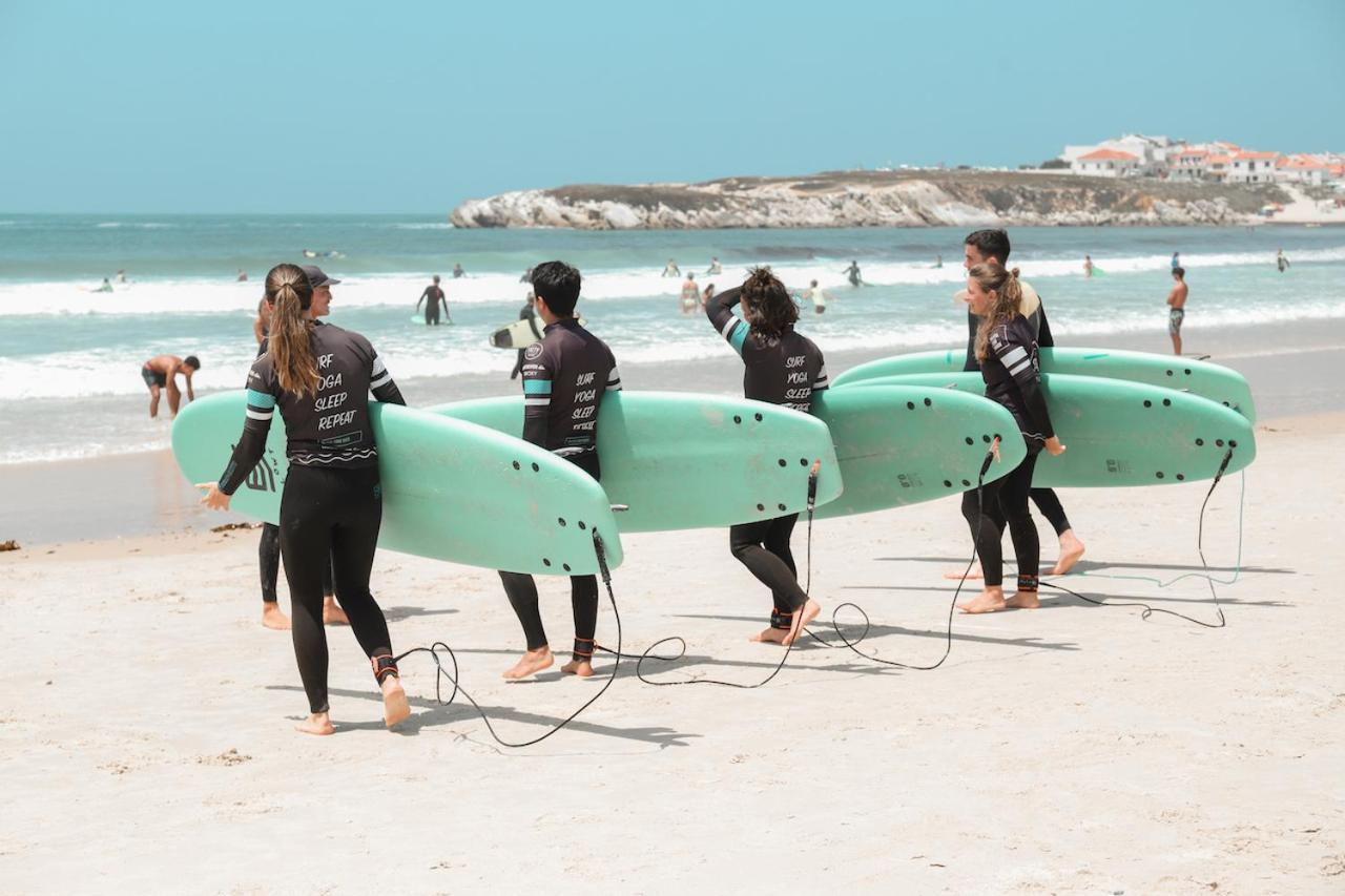 The Salty Pelican Yoga & Surf Retreat Hotel Peniche Exterior foto