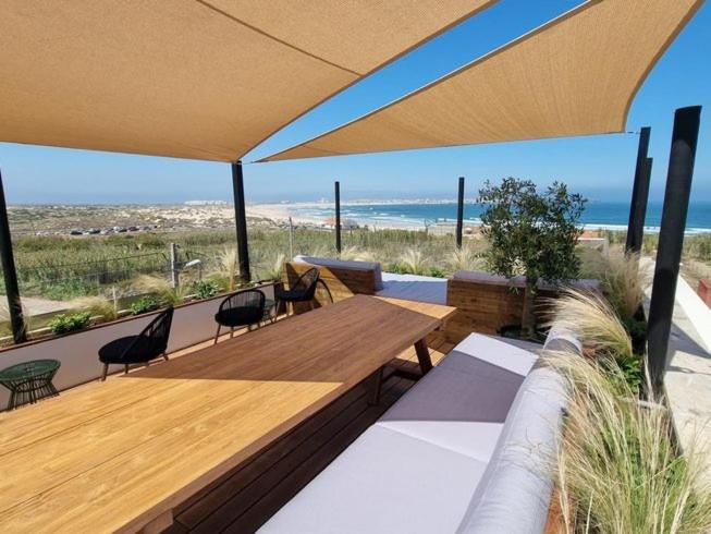 The Salty Pelican Yoga & Surf Retreat Hotel Peniche Exterior foto